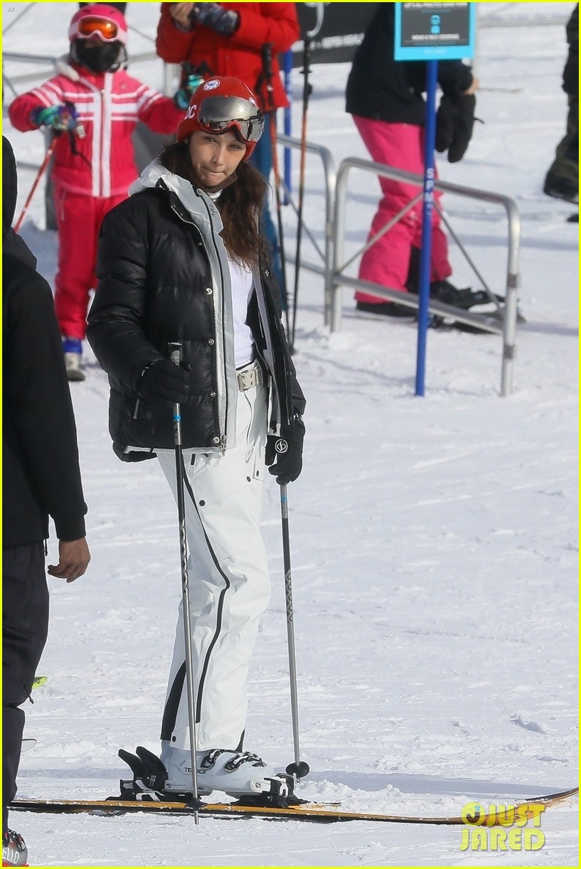bella hadid hits the slopes skiin in aspen 14